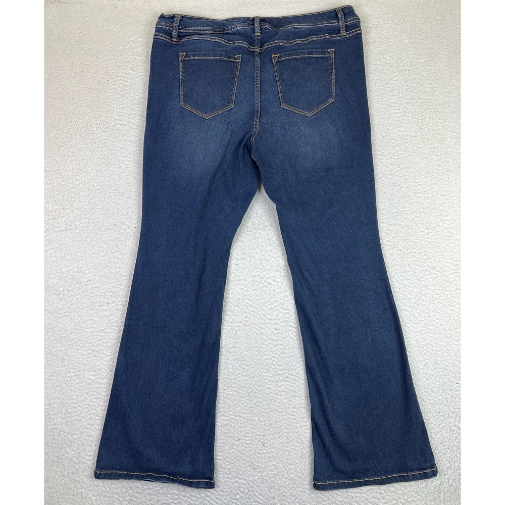 Torrid Luxe Slim Boot Jeans Womens 18R Blue Medium Wash Mid Rise Stretch Denim - Picture 2 of 12